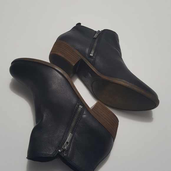 Lucky Brand Black Ankle Boots - Picture 3 of 16